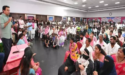 KTR : అమావాస్యకి బాంబులు కొన్నాడు.. కార్తీక పౌర్ణమి దాకా పేలలేదు : కేటీఆర్