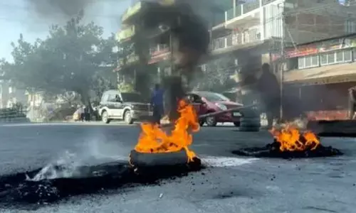 Manipur: మణిపూర్‌లో ఇద్దరు మంత్రులు, ముగ్గురు ఎమ్మెల్యేల ఇళ్లపై నిరసనకారుల దాడి