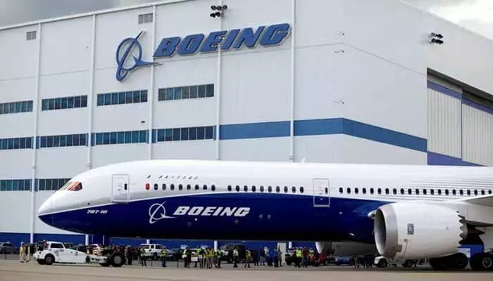 Boeing Layoffs: ఉద్యోగులకు బోయింగ్ బిగ్ షాక్.. 400 మందికి పైగా లే ఆఫ్స్ నోటీసులు జారీ..! Boeing Layoffs: ఉద్యోగులకు బోయింగ్ బిగ్ షాక్.. 400 మందికి పైగా లే ఆఫ్స్ నోటీసులు జారీ..!