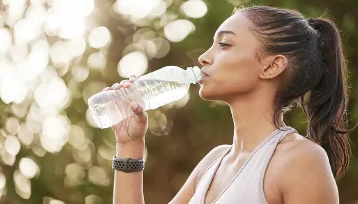 Thirsty: పదే పదే దాహం వేస్తుందా.. ఈ 5 వ్యాధులు తలెత్తినట్లే..? Thirsty: పదే పదే దాహం వేస్తుందా.. ఈ 5 వ్యాధులు తలెత్తినట్లే..?