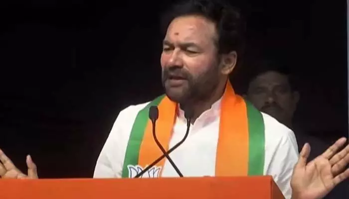 Kishan Reddy: బీఆర్ఎస్, కాంగ్రెస్లు రాజకీయాలను భ్రష్టు పట్టించాయ్.. కిషన్రెడ్డి కీలక వ్యాఖ్యలు Kishan Reddy: బీఆర్ఎస్, కాంగ్రెస్లు రాజకీయాలను భ్రష్టు పట్టించాయ్.. కిషన్రెడ్డి కీలక వ్యాఖ్యలు