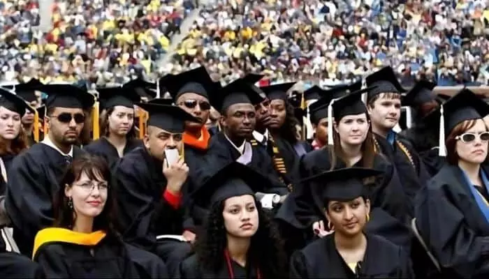 Indian Students : అమెరికా కాలేజీల్లో అడ్మిషన్లు.. చైనాను దాటేసిన భారత్ Indian Students : అమెరికా కాలేజీల్లో అడ్మిషన్లు.. చైనాను దాటేసిన భారత్