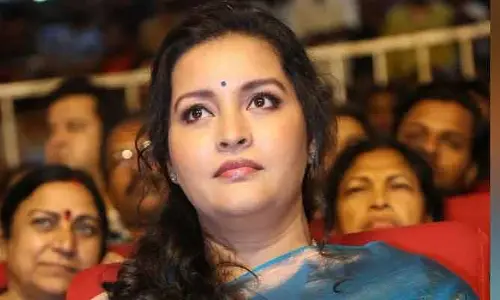 Renu Desai: సెలైన్స్ ఎక్కుతున్న వీడియోను షేర్ చేసిన రేణు దేశాయ్.. ఆందోళనలో ఫ్యాన్స్