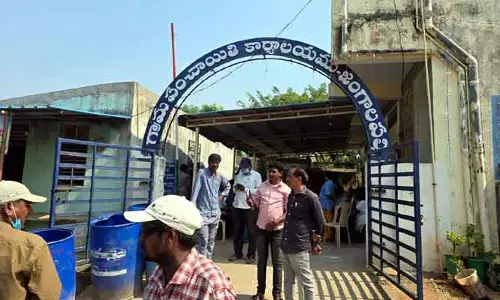 జంగాలపల్లిలో వరుస మరణాలకు కారణం ఏంటి..? పూజారి చెప్పేది నిజమేనా..?