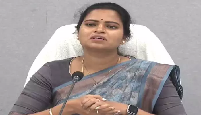 Rajani: హైకోర్టులో మాజీ మంత్రి రజినీకి ఊరట Rajani: హైకోర్టులో మాజీ మంత్రి రజినీకి ఊరట