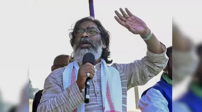 Hemant Soren: అసత్య ప్రచారానికి 9 వేల వాట్సప్ గ్రూప్స్.. రూ.500 కోట్లు ఖర్చు..బీజేపీపై సోరెన్ విమర్శలు Hemant Soren: అసత్య ప్రచారానికి 9 వేల వాట్సప్ గ్రూప్స్.. రూ.500 కోట్లు ఖర్చు..బీజేపీపై సోరెన్ విమర్శలు