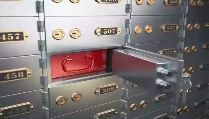 Bank locker key: బ్యాంక్ లాకర్ కీ పోయిందా.. ఇలా చేయండి..? Bank locker key: బ్యాంక్ లాకర్ కీ పోయిందా.. ఇలా చేయండి..?