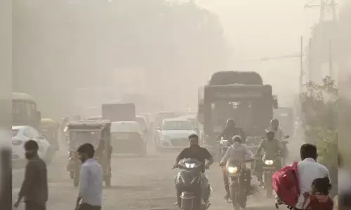 Air Pollution in Delhi: ఢిల్లీలో ప్రమాదకరస్థాయికి పడిపోయిన గాలినాణ్యత.. 500కి చేరుకున్న ఏక్యూఐ