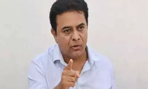 KTR : మహిళా సంఘాల అడ్డగింతపై క్షమాపణలు చెప్పాలి : కేటీఆర్