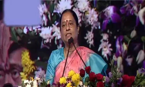 Konda Surekha : హైదరాబాద్ తరహాలో వరంగల్‌ అభివృద్ధి చేస్తాం.. సభలో మంత్రి కొండా సురేఖ