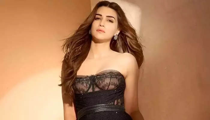 Kriti Sanon: బడా వ్యాపారవేత్త ప్రేమలో కృతి సనన్.. ఫొటో షేర్ చేస్తూ హింట్ ఇచ్చేసిన బ్యూటీ (పోస్ట్) Kriti Sanon: బడా వ్యాపారవేత్త ప్రేమలో కృతి సనన్.. ఫొటో షేర్ చేస్తూ హింట్ ఇచ్చేసిన బ్యూటీ (పోస్ట్)