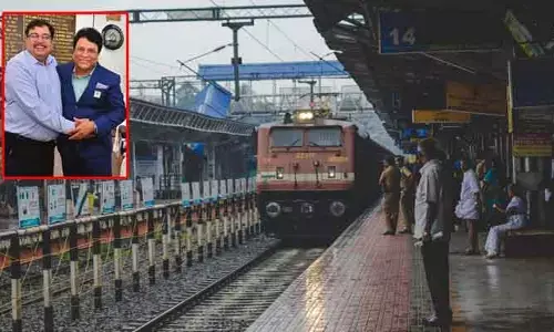 Waltair: ప్రోటోకాల్ రాజు మాయలో పడిన డీఆర్ఎంలు.. అసలు ఎవరతను ?