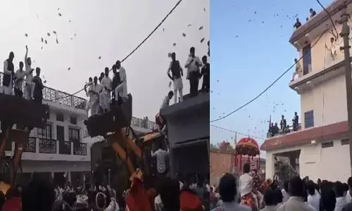 Viral: పెళ్లి ఊరేగింపులో నోట్ల వర్షం.. అందుకునేందుకు ఎగబడిన జనం (వీడియో)