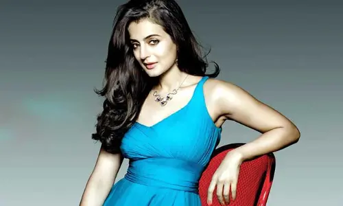 Ameesha Patel: నాకు చెప్పకుండానే ఆ సీన్ మార్చేశారు.. డైరెక్టర్‌పై పవన్ కల్యాణ్ హీరోయిన్ షాకింగ్ కామెంట్స్