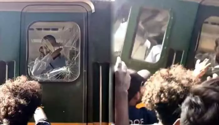 Viral: రైలు స్లోగా నడిపారని ప్రయాణికుల ఆగ్రహం..కిటికీ అద్దాలు ధ్వంసం Viral: రైలు స్లోగా నడిపారని ప్రయాణికుల ఆగ్రహం..కిటికీ అద్దాలు ధ్వంసం
