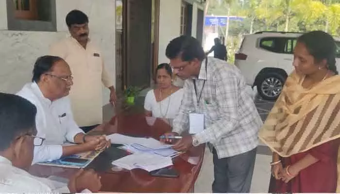 Chairman Gutta : కులగణన సర్వేలో వివరాలు అందించిన మండలి చైర్మన్ గుత్తా Chairman Gutta : కులగణన సర్వేలో వివరాలు అందించిన మండలి చైర్మన్ గుత్తా