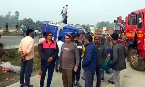 Accident: జార్ఖండ్‌లో ఘోర రోడ్డు ప్రమాదం.. బస్సు బోల్తా.. ఏడుగురు మృతి