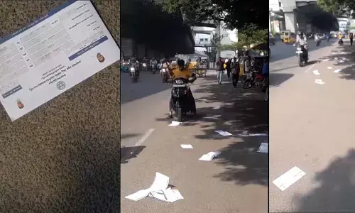 Caste census survey : తార్నాకలో రోడ్లపై కులగణన సర్వే దరఖాస్తులు! వీడియో వైరల్