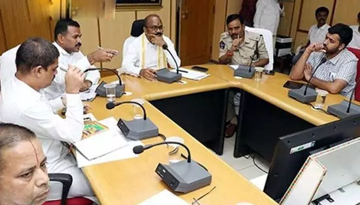 28 నుంచి తిరుచానూరు బ్రహ్మోత్సవాలు.. ఈవో కీలక ఆదేశాలు 28 నుంచి తిరుచానూరు బ్రహ్మోత్సవాలు.. ఈవో కీలక ఆదేశాలు