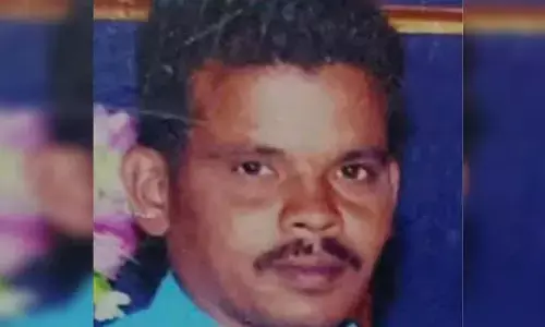 Huzurabad: కారు ఢీకొని హెల్త్ అసిస్టెంట్ మృతి..