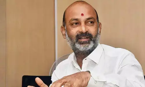 Bandi Sanjay: తెలంగాణలోనూ కాంగ్రెస్‌కు అదే గతి పట్టబోతోంది.. బండి సంజయ్ సెన్సేషనల్ కామెంట్స్