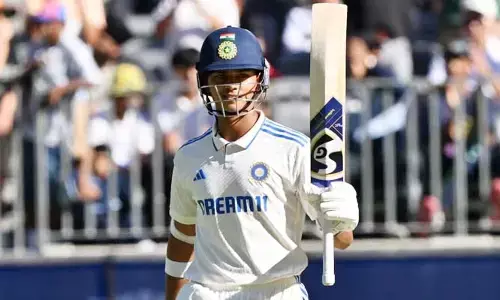 IND Vs AUS: నిలకడగా ఆడుతోన్న భారత్.. యశస్వీ జైస్వాల్ హాఫ్ సెంచరీ
