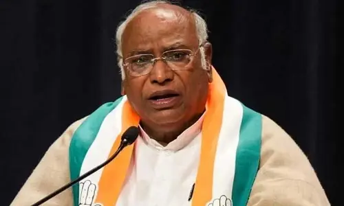 T Congress : కాంగ్రెస్ అసమ్మతి నేతలతో ఖర్గే భేటీ