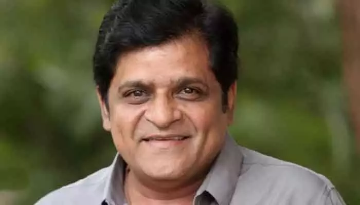 Comedian Ali: బ్రేకింగ్.. అక్రమ నిర్మాణాలపై కమెడియన్ అలీకి నోటీసులు Comedian Ali: బ్రేకింగ్.. అక్రమ నిర్మాణాలపై కమెడియన్ అలీకి నోటీసులు