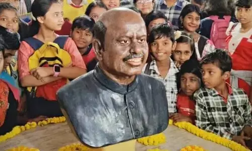CV Ananda Bose: సొంత విగ్రహాన్ని ఏర్పాటు చేసుకున్న గవర్నర్..టీఎంసీ విమర్శలు