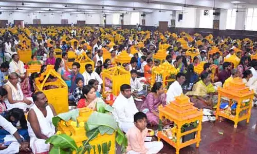 Yadagirigutta : యాదగిరిగుట్టలో భక్తుల రద్దీ