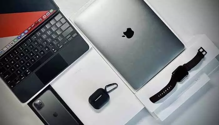 Apple: యాపిల్ యూజర్లకు కేంద్రం హెచ్చరిక Apple: యాపిల్ యూజర్లకు కేంద్రం హెచ్చరిక