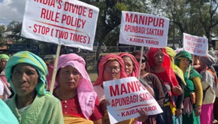 AFSPA: అఫ్సా చట్టాన్ని రద్దు చేయాలి.. మణిపూర్లో మహిళల భారీ ర్యాలీ AFSPA: అఫ్సా చట్టాన్ని రద్దు చేయాలి.. మణిపూర్లో మహిళల భారీ ర్యాలీ