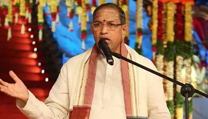 ఎస్ఎమ్లో అసభ్య పోస్టులు, దుష్ప్రచారాలు: తొలిసారి గళం విప్పిన చాగంటి కోటేశ్వరరావు ఎస్ఎమ్లో అసభ్య పోస్టులు, దుష్ప్రచారాలు: తొలిసారి గళం విప్పిన చాగంటి కోటేశ్వరరావు