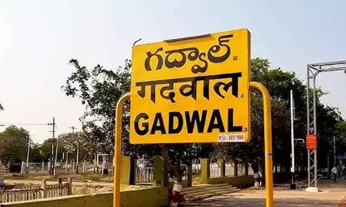 Gadwal: రామనుకున్నారా.. రాలేమనుకున్నారా.. పోలీసులకు ఓ లేబుల్ బ్యాచ్ అల్టిమేటం