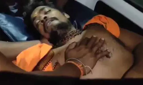 Dwaraka Tirumala: దారుణం.. గుండెపోటుతో అయ్య‌ప్ప మాల‌ధారుడు మృతి