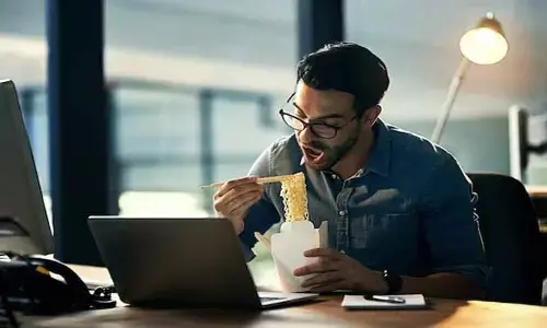 ఆఫీస్ టైమ్‌లో తినాల్సిన హెల్తీ ఫుడ్స్ ఇవే!