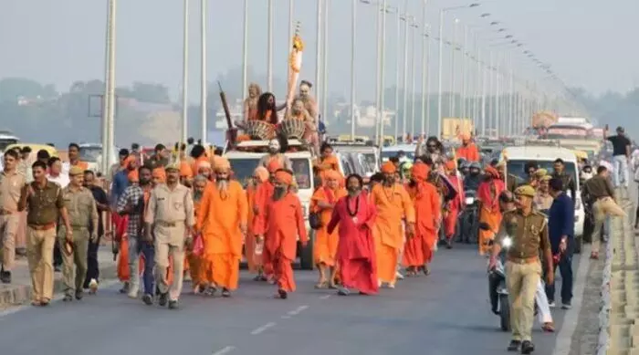 KumbhMela 2025: కుంభమేళాలో తొలిసారిగా రోబోలు..! KumbhMela 2025: కుంభమేళాలో తొలిసారిగా రోబోలు..!
