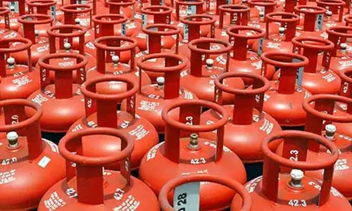 LPG GAS PRICE TODAY: నేడు గ్యాస్ సిలిండర్ ధరలు..!