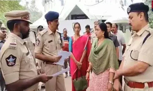 Home Minister Anita :శ్రీశైలం పోలీస్ స్టేషన్ లో హోం మంత్రి అనిత ఆకస్మిక తనిఖీ