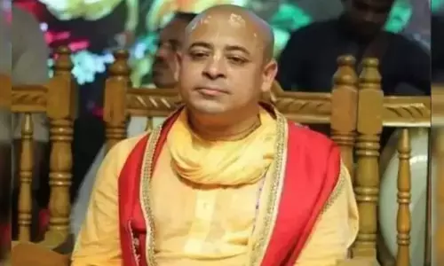 Bangladesh: బంగ్లాదేశ్ లో చిన్మయి కృష్ణదాస్ బ్రహ్మచారి అరెస్టు.. ఆందోళన వ్యక్తం చేసిన భారత్