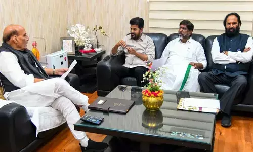 CM Revanth Reddy: రక్షణ శాఖ భూములు ఇవ్వండి.. రాజ్ నాథ్ సింగ్ తో సీఎం రేవంత్ రెడ్డి