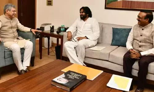 ఆ నాలుగు రైళ్లకు స్టాపింగ్ ఇవ్వండి.. రైల్వే మంత్రిని కోరిన పపన్