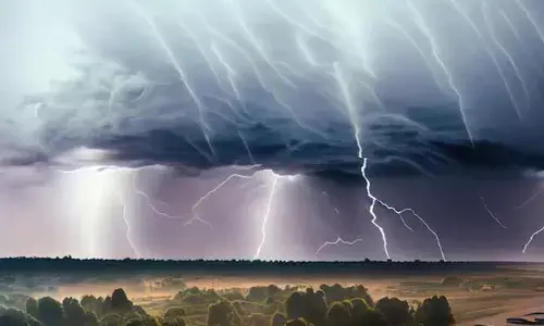 Today Weather Update: మరో రెండ్రోజుల్లో ఉరుములు, మెరుపులతో కూడిన భారీ వర్షాలు.. అలర్ట్ జారీ చేసిన వాతావరణ శాఖ..!