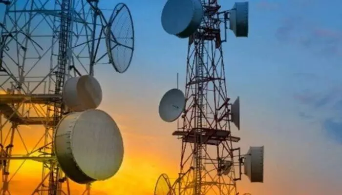 Telecom Sector: రూ. 4 లక్షల కోట్లు దాటిన టెలికాం కంపెనీల అప్పులు Telecom Sector: రూ. 4 లక్షల కోట్లు దాటిన టెలికాం కంపెనీల అప్పులు