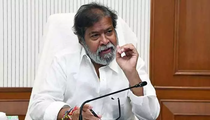 పొలం, డబ్బు ఆశ చూపి కిడ్నీ తీసుకున్న ఘటనపై మంత్రి ఆగ్రహం పొలం, డబ్బు ఆశ చూపి కిడ్నీ తీసుకున్న ఘటనపై మంత్రి ఆగ్రహం