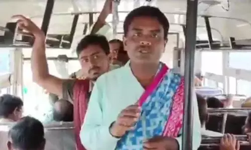 Trending: చీరకట్టుతో ఆర్టీసీ బస్సు ఎక్కి దివ్యాంగుల నిరసన.. అసలు విషయం ఇదే!