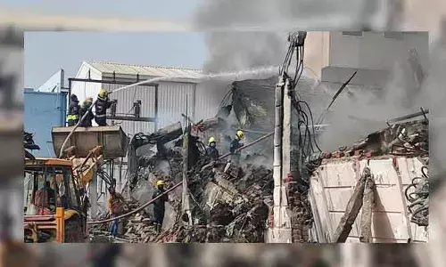 Jeedimetla Fire Accident : జీడిమెట్ల అగ్నిప్రమాదం.. 27 గంటలైనా అదుపులోకి రాని మంటలు