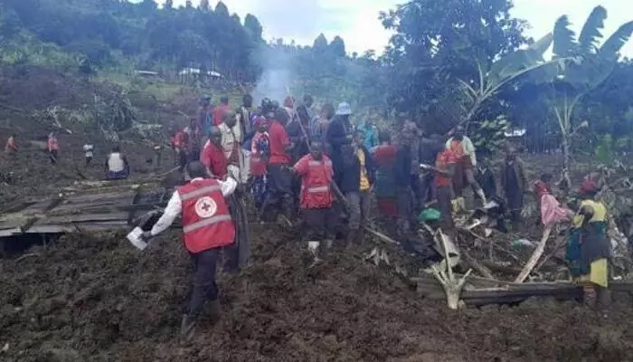 landslides: కొండచరియలు విరిగిపడి 13 మంది మృతి.. ఉగాండాలో విషాదం landslides: కొండచరియలు విరిగిపడి 13 మంది మృతి.. ఉగాండాలో విషాదం