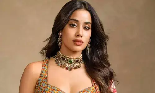 Janhvi: తెరవెనక మత్తెక్కించే అందాలు ప్రదర్శిస్తూ కుర్రాళ్లకు మత్తెక్కిస్తోన్న బ్యూటీ