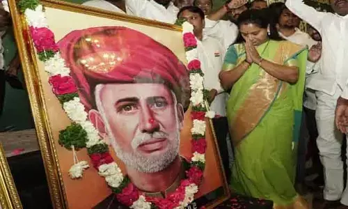 MLC Kavita : పూలేకు ఎమ్మెల్సీ కవిత నివాళులు